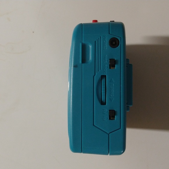 Byron Statics Cassette Player and AM/FM Radio Recorder - Picture 3 of 4